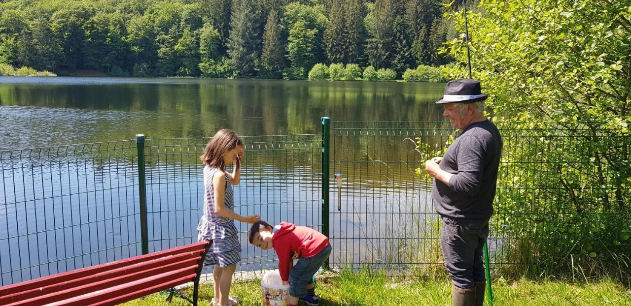 Le Lac Des Moines Condat (Cantal) Exterior foto