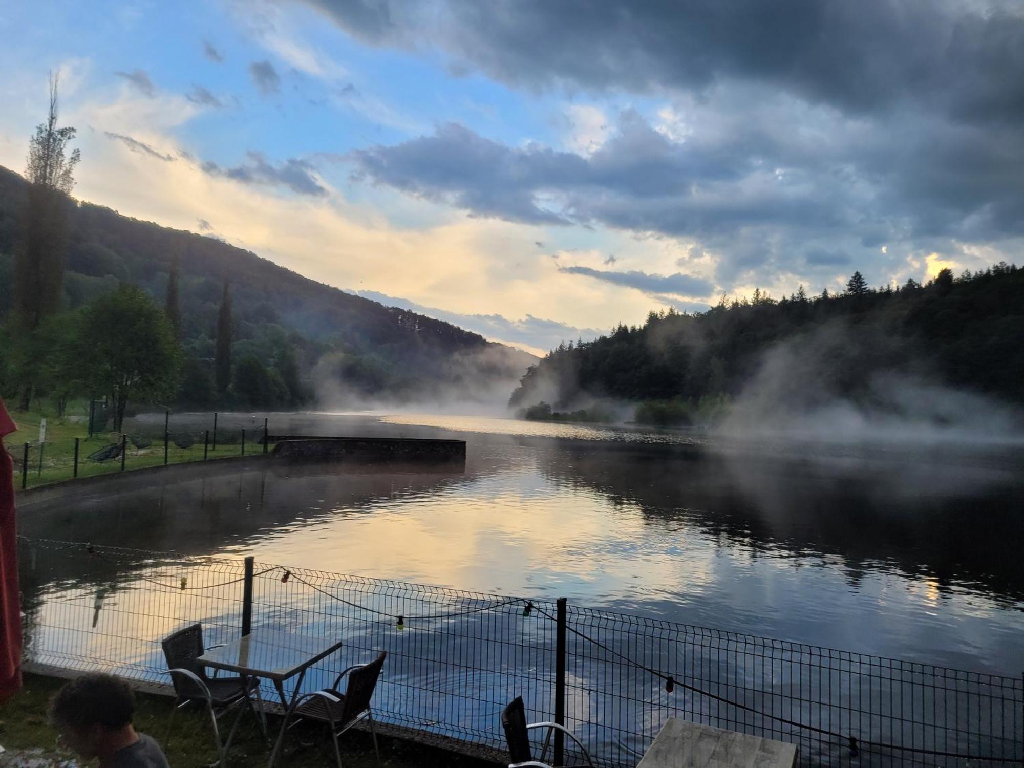 Le Lac Des Moines Condat (Cantal) Exterior foto